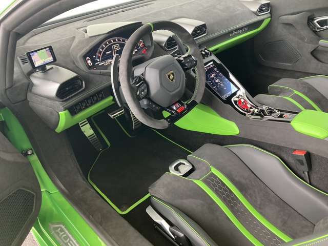 メーカーオプション：スポーツシート装備