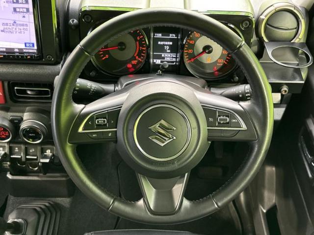 WECARSの展示場では実際に見て、触ってお車をお選びいただけます！知識の豊富な営業スタッフが様々なカーライフをご提案いたします！