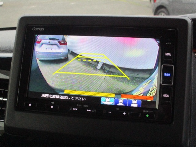 バックカメラで駐車が苦手な方も安心です。