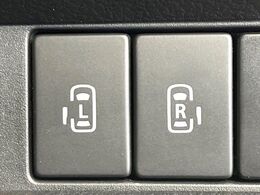 【両側パワースライドドア】スマートキーや運転席のスイッチで後席両側スライドドアの開閉が可能♪電動だから力を入れてドアを開ける必要が無く、小さなお子様でも簡単に開け閉めでき快適です♪