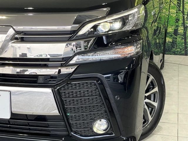 【LEDヘッドライト】悪天候や夜間走行時も良好な視界を確保し安心して運転できる高輝度LEDヘッドライトを装備！点灯速度が早く、消費電力も抑えられています。