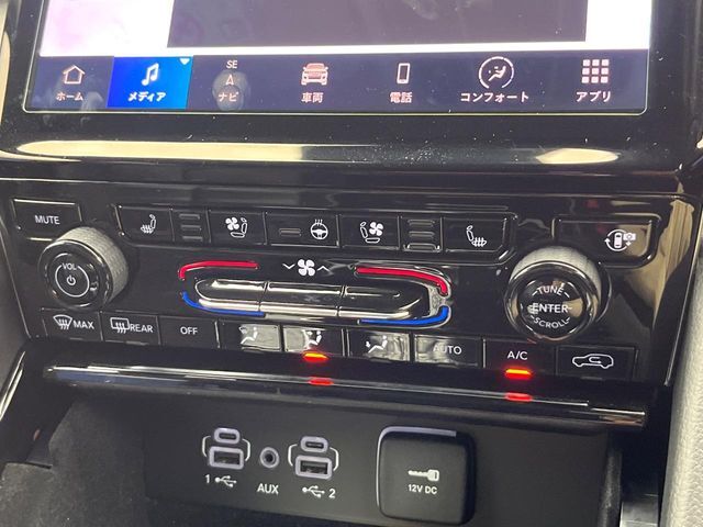 ●デュアルオートエアコン：運転席・助手席それぞれで温度設定が可能な独立式オートエアコンを標準装備しております！