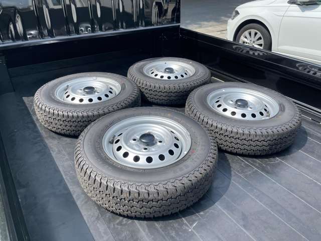 荷台マット・純正ホイール/タイヤ付属