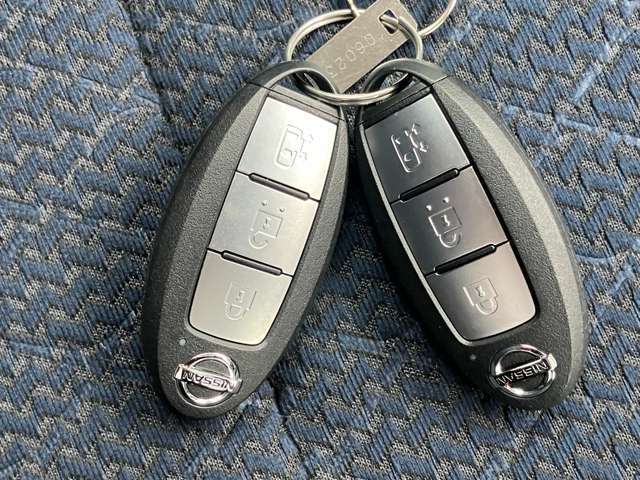 インテリジェントキーが付いてとっても便利。これがあればドアなどの開閉やエンジンの始動までらくらくです！