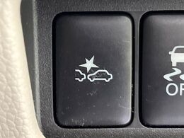 【エマージェンシーブレーキ】フロントカメラで前方の車両や歩行者を検知。衝突しそうな時は衝突被害軽減ブレーキが作動、衝突回避をサポート。より安全にドライブをお楽しみいただけます。