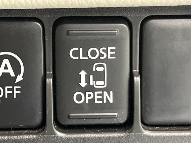 【パワースライドドア】スマートキーや運転席のスイッチでスライドドアの開閉が可能♪電動だから力を入れてドアを開ける必要が無く、小さいお子様でも、重い荷物を持っている時もラクに開け閉めできます♪