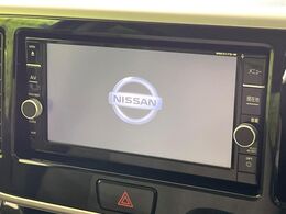 【純正ナビ】人気の純正ナビを装備。オーディオ機能も充実しており、Bluetooth接続すればお持ちのスマホやMP3プレイヤーの音楽を再生可能！毎日の運転がさらに楽しくなります！！