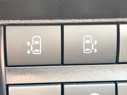 【両側パワースライドドア】スマートキーや運転席のスイッチで後席両側スライドドアの開閉が可能♪電動だから力を入れてドアを開ける必要が無く、小さなお子様でも簡単に開け閉めでき快適です♪