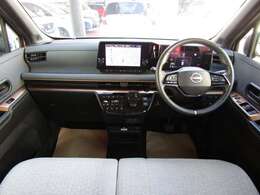 ベージュベースの落ち着いたコクピット。ゆったりしてます