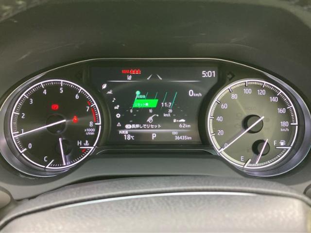 WECARSの展示場では実際に見て、触ってお車をお選びいただけます！知識の豊富な営業スタッフが様々なカーライフをご提案いたします！