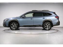 ラゲッジルームも大容量、後席を倒せば大人が横になれるぐらい充分なスペースがあります