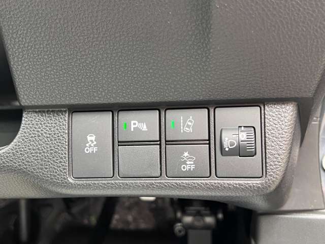 ホンダセンシング機能付きですので、安全装備充実です♪アダプティブクルーズコントロール、レーンキープアシスト、衝突被害軽減ブレーキなど完備♪