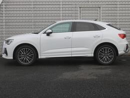 全車両に標準装備の純正アルミホイールは、純正ならではのバランスの良いデザインと、走行安定性をお楽しみ頂けます。