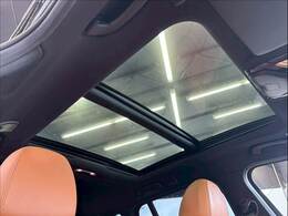 大人気オプションのサンルーフ装備！ドライブが楽しくなりますね♪