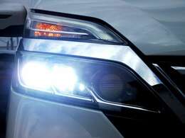 ナイトドライブの味方として人気のLEDヘッドライト！　夜間の視界を確保して安全な走行をサポ-トしてくれます。