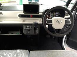 オーディオレス車！オーディオスペースに当社おススメナビゲーションはいかがです？それ以外にもドライブレコーダーやETCなどのパーツの取り付けもできます！お気軽にご相談下さい★