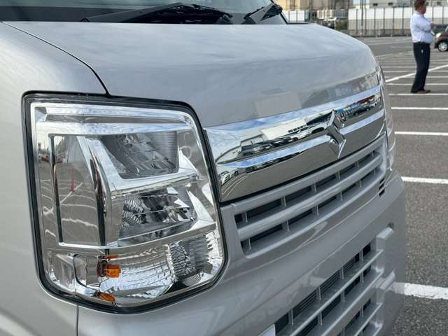 ヘッドライトは純正LEDでとても明るいです♪さらにAUTOライト機能付き♪自動でオンオフをしてくれるのでわざわざ電気をつける必要がありません