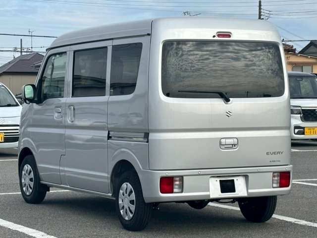 任意保険を取り扱っております。お客様に合ったプランで納車時から加入できますので、お帰りの際に万一事故やトラブルが起きても安心です！お見積もりだけでも大歓迎です。スタッフまでお問い合わせください。