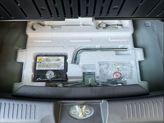 突然のパンクでお困りになった事はございませんか?今のお車はスペアタイヤがほとんど付いておりません。ケイカフェは万が一の事態に備えてオリジナルパンク保証もご用意しております。お気軽にご相談下さい！