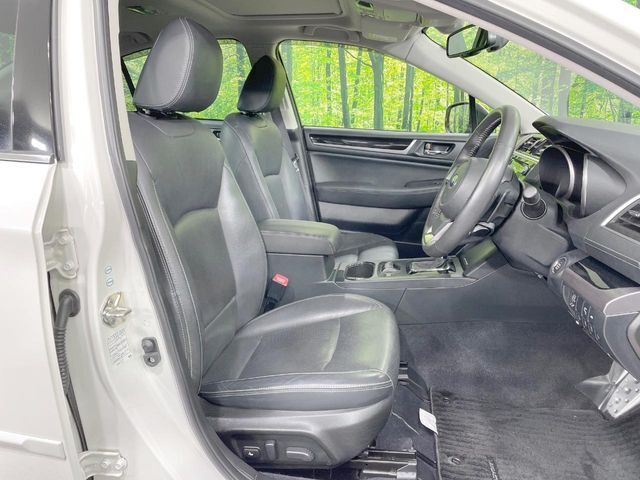 運転席シート廻りは使用感も少なく、良好な状態となっています。前オーナー様が丁寧に使っていたことがよくわかりますね。