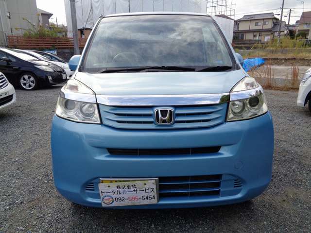 お客様から直接買い取った車を中心に限られたスペースで販売しているため流通コストが異なります。そのため、在庫車の回転が早く入庫後1日売れちゃうこともあります。カーセンサー　フリー電話：0078-6002-569407