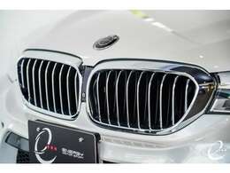 ※尚、BMWのオフィシャルHPにも記載されておりますが、BMWのプラグイン・ハイブリッド・モデルは走行中にも搭載エンジンとブレーキ時の発電（回生システム）によって充電できるので、