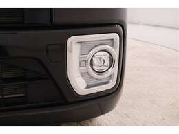 フォグランプ付きで、霧の時にヘッドライトだけでは見えにくい路肩やセンターラインの視認性が向上し安心です