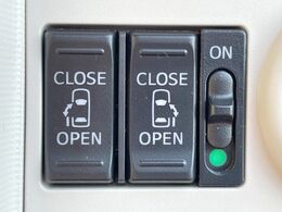 【両側パワースライドドア】スマートキーや運転席のスイッチで後席両側スライドドアの開閉が可能♪電動だから力を入れてドアを開ける必要が無く、小さなお子様でも簡単に開け閉めでき快適です♪