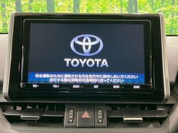 【純正ナビ】人気の純正ナビを装備しております。ナビの使いやすさはもちろん、オーディオ機能も充実！キャンプや旅行はもちろん、通勤や買い物など普段のドライブも楽しくなるはず♪