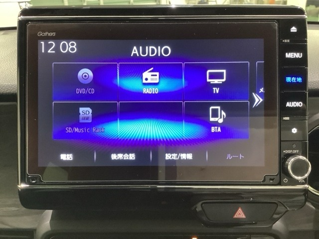 ナビゲーションはフルセグTV、インターナビ対応のGathers純正メモリーナビを搭載しています。Bluetoothオーディオ機能がありますので、スマートフォンなどの音楽も再生できます。