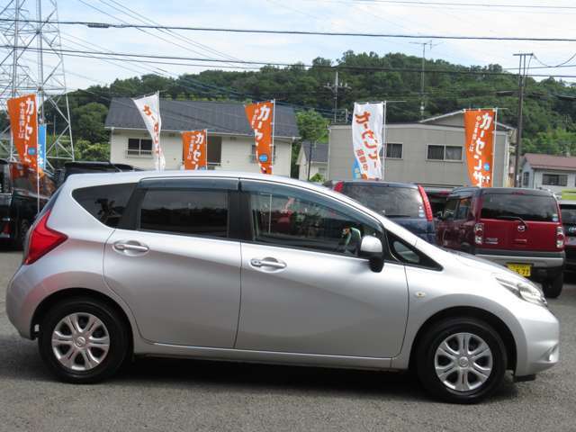 支払総額には、車検の無い車両には新規車検を取得する全ての費用、その他、重量税,自賠責,リサイクル料等の法定費用、整備費用、登録諸費用、無料保証をすべて含んでおります（圏内登録時）