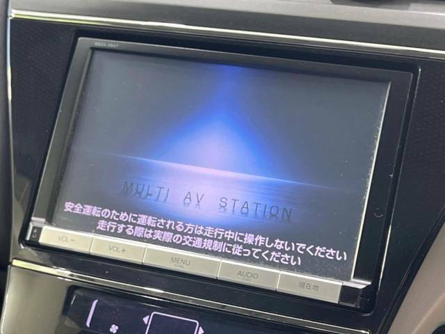 【純正8型ナビ】人気の純正ナビを装備しております。ナビの使いやすさはもちろん、オーディオ機能も充実！キャンプや旅行はもちろん、通勤や買い物など普段のドライブも楽しくなるはず♪