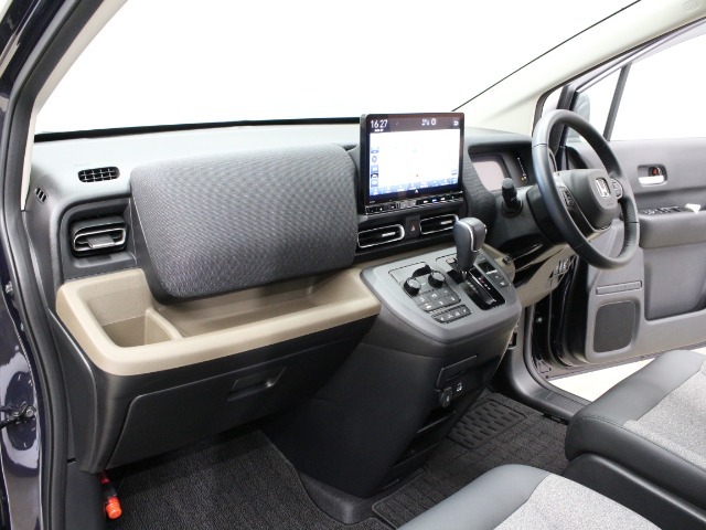 【ピカピカクリーニング】ボディ廻りはもちろん室内・シート・エンジンルーム・トランクルームなど隅々まで専門スタッフが徹底的にクリーニングし磨き上げました☆綺麗なお車で快適なドライブをお楽しみ下さい◆