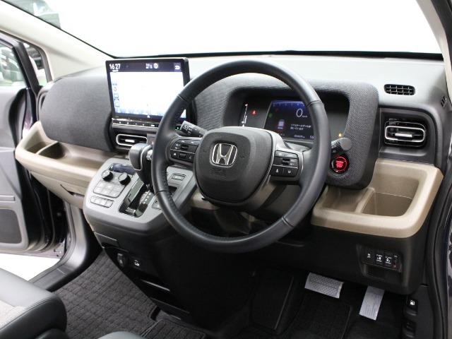 【ピカピカクリーニング】ボディ廻りはもちろん室内・シート・エンジンルーム・トランクルームなど隅々まで専門スタッフが徹底的にクリーニングし磨き上げました☆綺麗なお車で快適なドライブをお楽しみ下さい◆