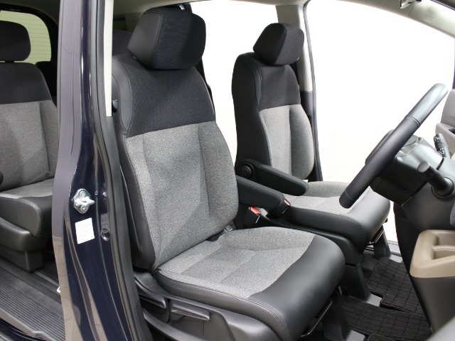 【ピカピカクリーニング】ボディ廻りはもちろん室内・シート・エンジンルーム・トランクルームなど隅々まで専門スタッフが徹底的にクリーニングし磨き上げました☆綺麗なお車で快適なドライブをお楽しみ下さい◆