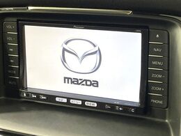 【純正ナビ】人気の純正ナビを装備しております。ナビの使いやすさはもちろん、オーディオ機能も充実！キャンプや旅行はもちろん、通勤や買い物など普段のドライブも楽しくなるはず♪