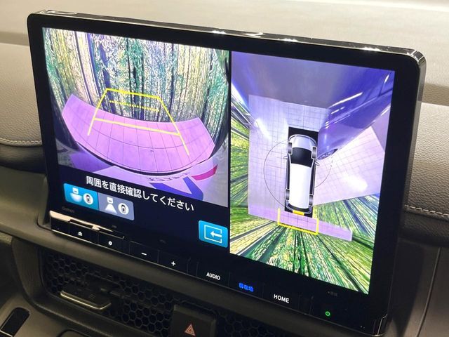 【マルチビューカメラシステム】専用のカメラにより、上から見下ろしたような視点で360度クルマの周囲を確認することができます☆死角部分も確認しやすく、狭い場所での切り返しや駐車もスムーズに行えます。