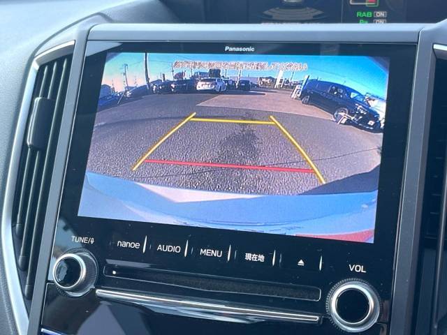 【バックカメラ】駐車時に後方がリアルタイム映像で確認できます。大型商業施設や立体駐車場での駐車時や、夜間のバック時に大活躍！運転スキルに関わらず、今や必須となった装備のひとつです！