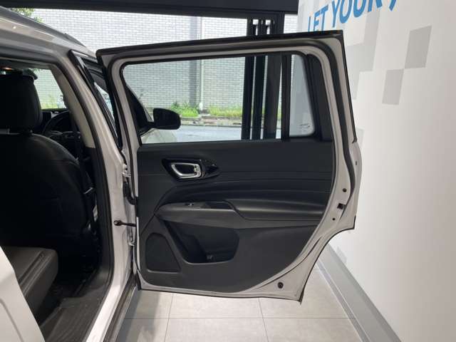 この度は、弊社中古車をご覧いただき誠にありがとうございます。お問い合わせの際は、弊社無料通話　TEL：　0078-6002-8073200008　までお電話くださいませ。たくさんのご連絡、お待ちしております。