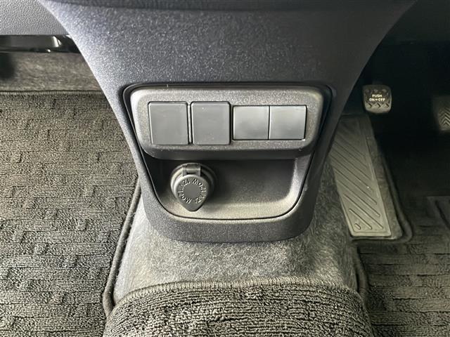 【フロアマット】ニオイが気になる方は消臭効果のある内装クリーニングオプションがおすすめです！またオプションパーツのご用意もありますので、自分だけのオリジナルの車内空間をお創りいただけます！