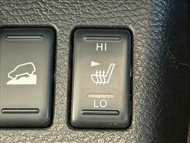 【シートヒーター】寒い日に重宝するシートヒーター！エアコンより早く温まってくれるので寒がりの人も安心ですね♪エアコンの温風は乾燥するから苦手、という方にもをおすすめです。