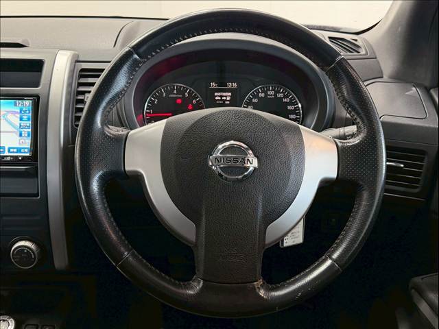 ステアリングも使用感が少なく、きれいな状態となっております♪