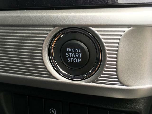 この黒いボタンでエンジンを始動させます♪キーレスプッシュスタート！