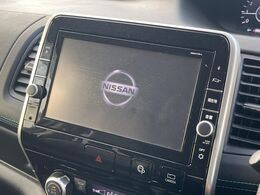 【メーカー純正ナビ】インテリアに溶け込むスタイリッシュな「専用設計」メーカーナビを装備♪視認性や操作性など基本性能にも優れ、より上質なカーライフをお楽しみいただけます。