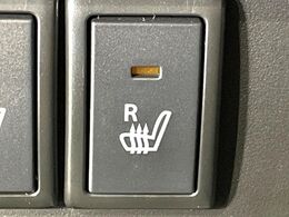 【シートヒーター】寒い日に重宝するシートヒーター！エアコンより早く温まってくれるので寒がりの人も安心ですね♪エアコンの温風は乾燥するから苦手、という方にもをおすすめです。