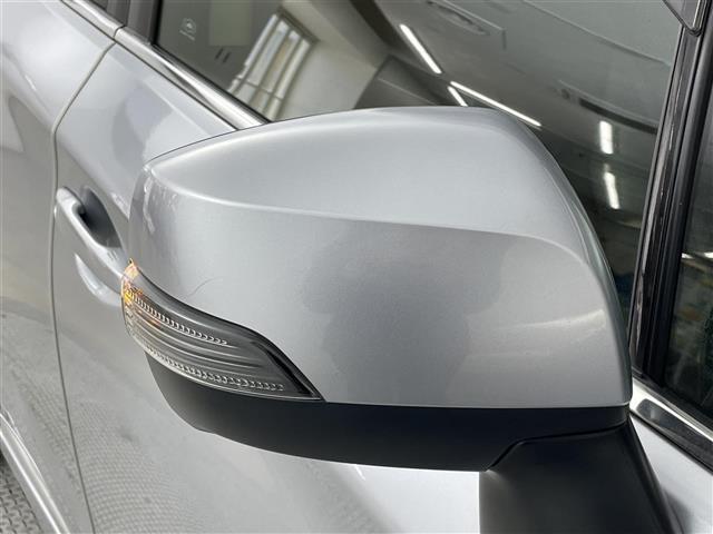 【　電動格納ウインカーミラー　】付いているだけで高級感のUPするウィンカー内臓サイドミラー♪もちろん見た目だけでなく、対向車からの視認性の向上につながり、安全度もUP♪