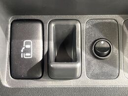 【パワースライドドア】スマートキーや運転席のスイッチでスライドドアの開閉が可能♪電動だから力を入れてドアを開ける必要が無く、小さいお子様でも、重い荷物を持っている時もラクに開け閉めできます♪