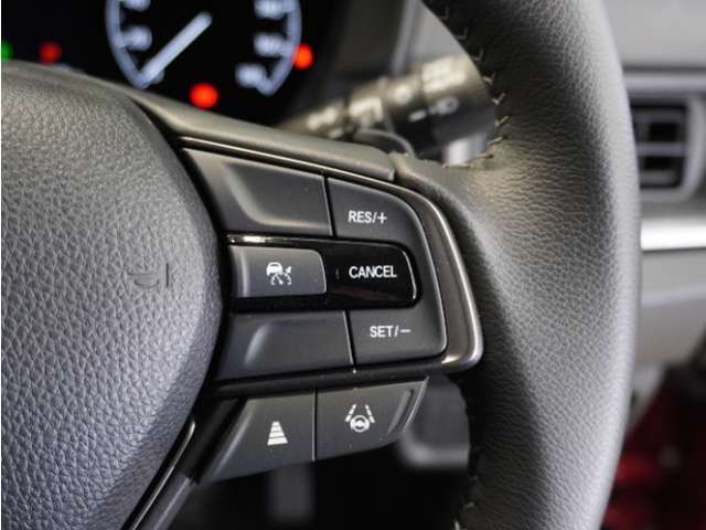 【ホンダセンシング】衝突を予測してブレーキをかけたり、前のクルマにちょうどいい距離でついていったりできる多彩な安心・快適機能を搭載した先進の安全運転支援システム。