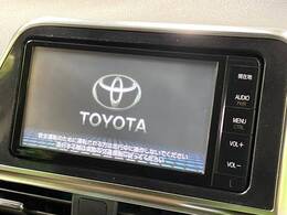 【純正ナビ】人気の純正ナビを装備しております。ナビの使いやすさはもちろん、オーディオ機能も充実！キャンプや旅行はもちろん、通勤や買い物など普段のドライブも楽しくなるはず♪