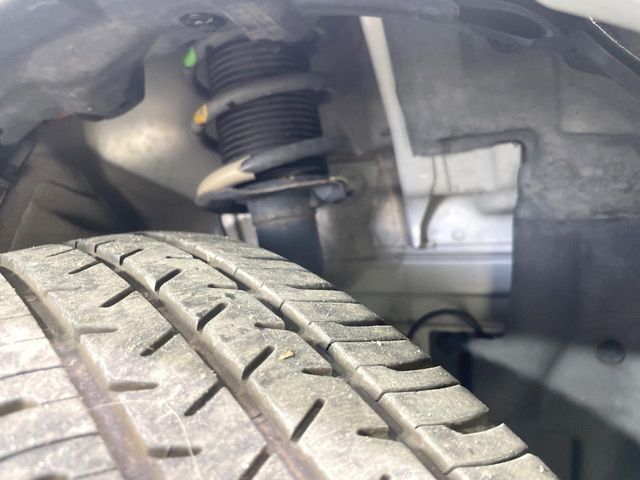 お車を安心してお乗りいただく為には、足回りの定期点検が欠かせません。サービスサポート（有償保証）では無料点検もご提供しており、安心のカーライフをお過ごしいただけるサポート体制が整っています。